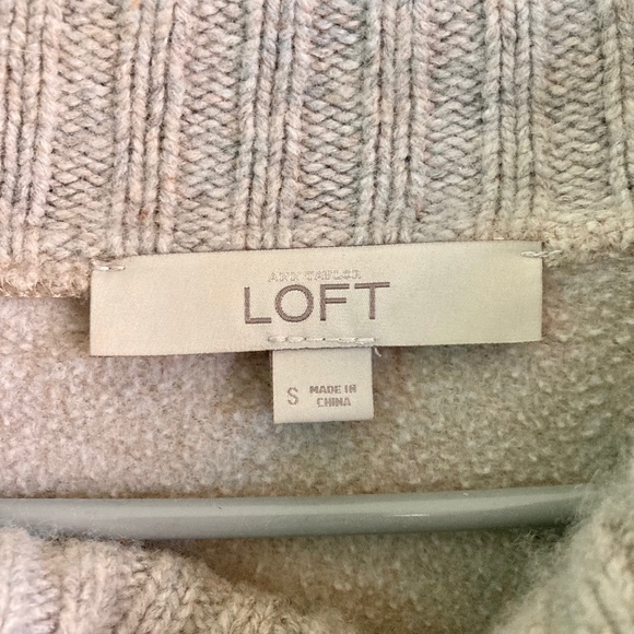 Women’s size small Ann Taylor LOFT warm and cozy sweater with cowl neck - Picture 6 of 7